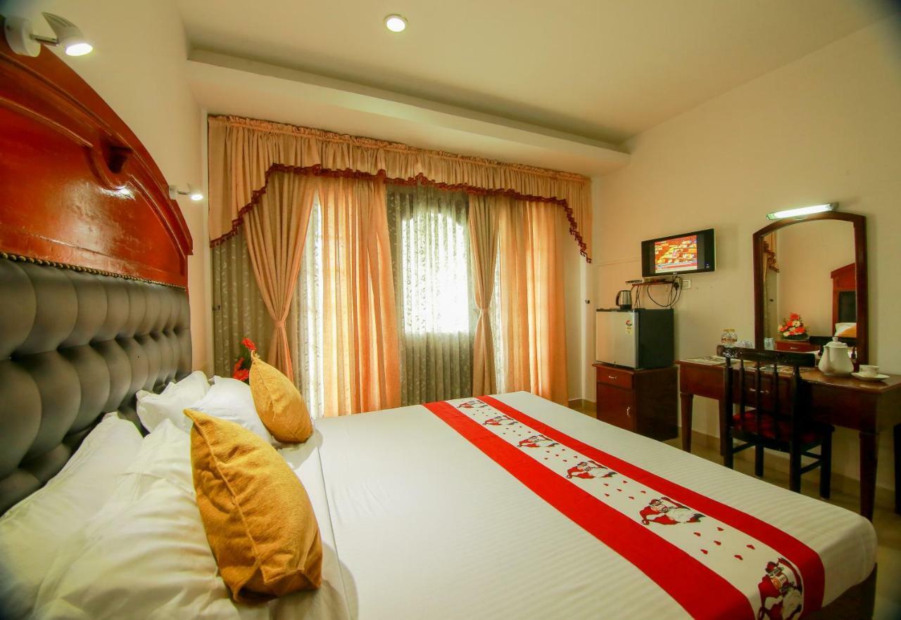 Hotel Meadows International Kizhake Chālakudi Extérieur photo